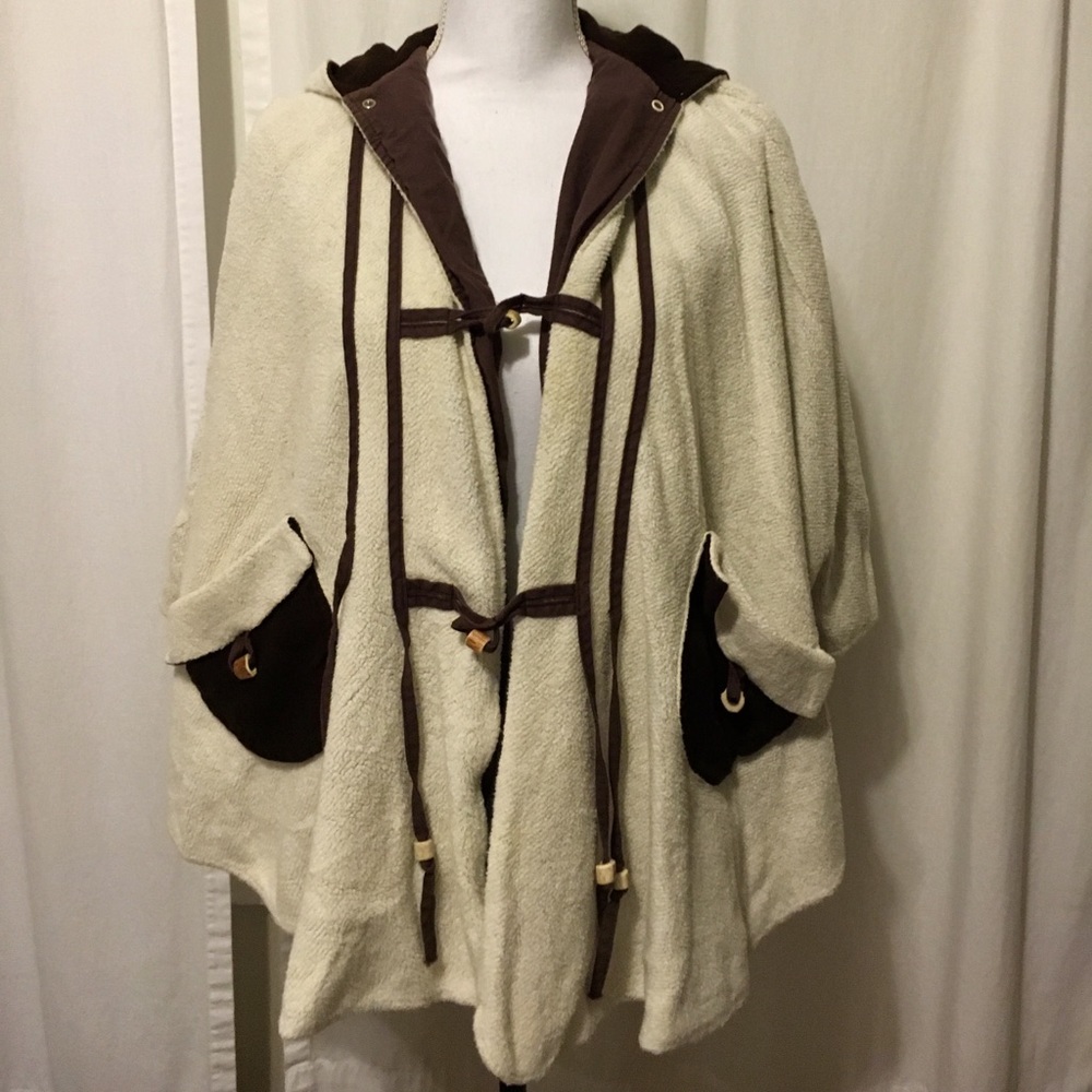 Women’s Bavarian Poncho